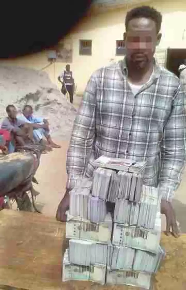 Photo:- Man Caught With N8.9million Fake Currency At Lafia, Nasarawa State